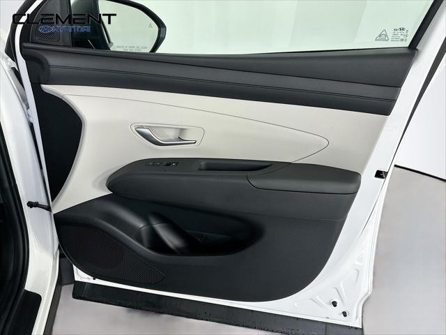 Hyundai Tucson Vehicle Full-screen Gallery Image 29