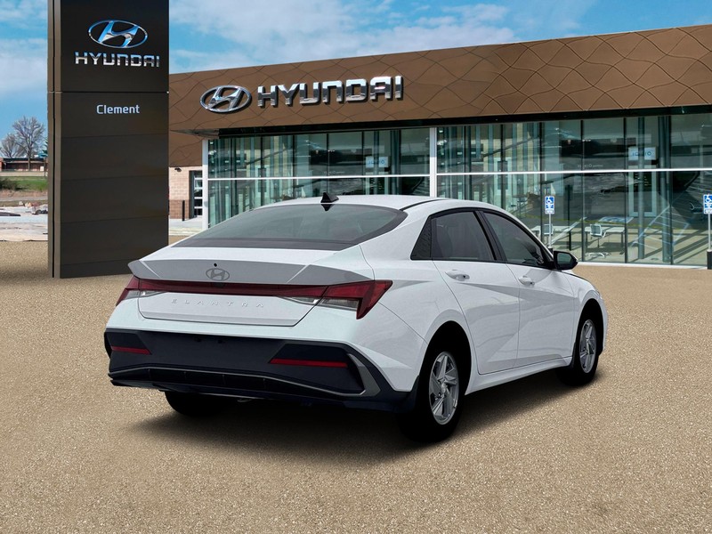 Hyundai Elantra Vehicle Full-screen Gallery Image 7
