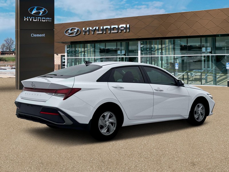 Hyundai Elantra Vehicle Full-screen Gallery Image 8