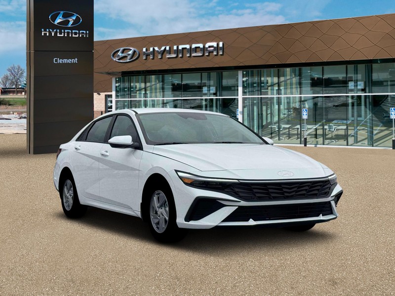 Hyundai Elantra Vehicle Full-screen Gallery Image 11