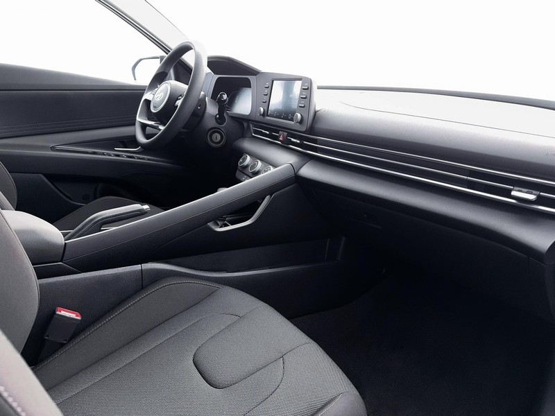 Hyundai Elantra Vehicle Full-screen Gallery Image 15