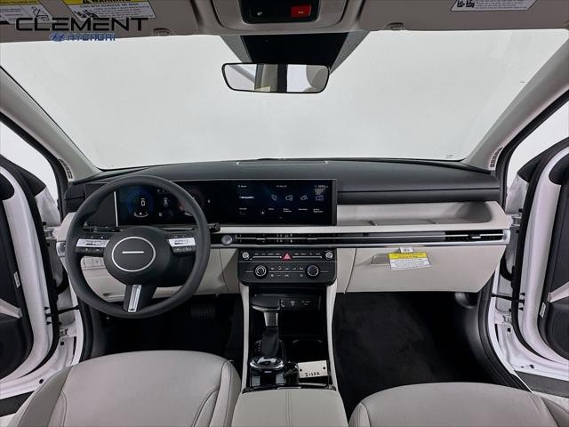Hyundai Tucson Vehicle Full-screen Gallery Image 11