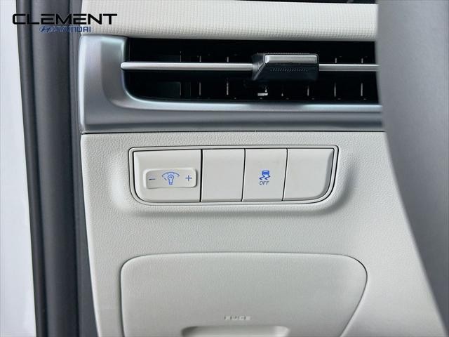 Hyundai Tucson Vehicle Full-screen Gallery Image 12