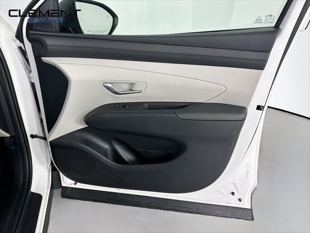 Hyundai Tucson Vehicle Full-screen Gallery Image 29