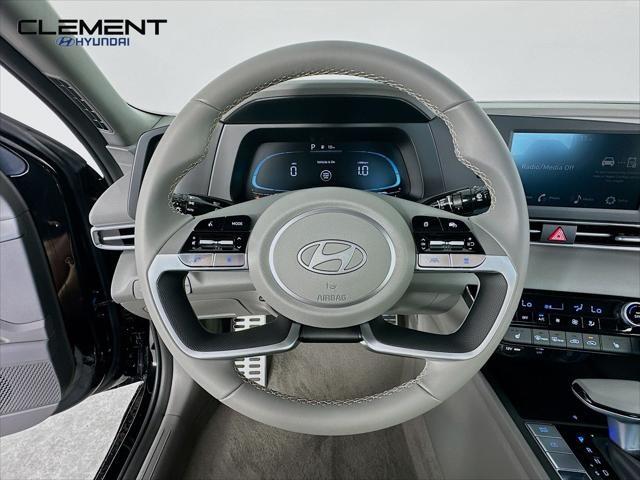 Hyundai Elantra Vehicle Full-screen Gallery Image 13