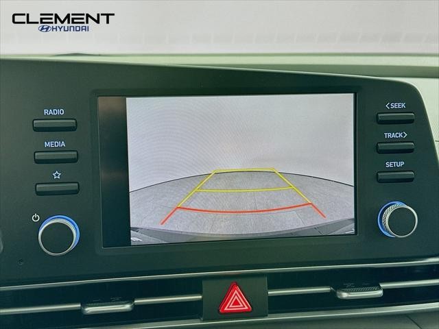 Hyundai Elantra Vehicle Full-screen Gallery Image 18