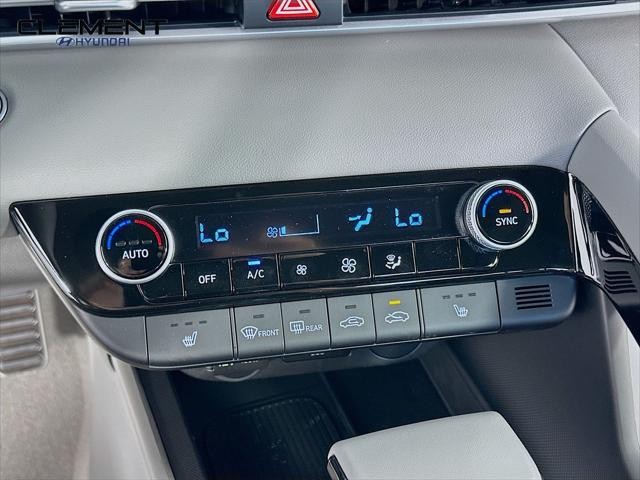 Hyundai Elantra Vehicle Full-screen Gallery Image 19