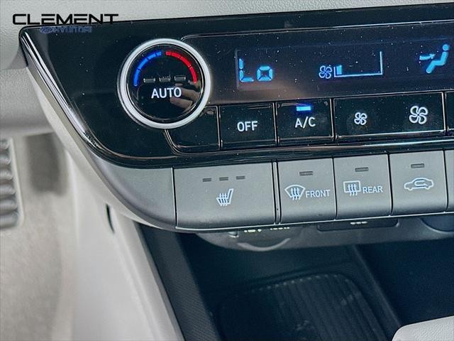 Hyundai Elantra Vehicle Full-screen Gallery Image 20