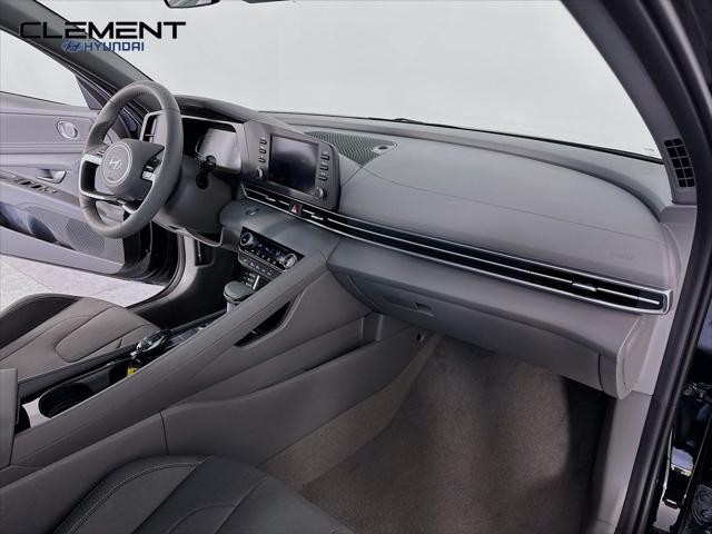 Hyundai Elantra Vehicle Full-screen Gallery Image 30