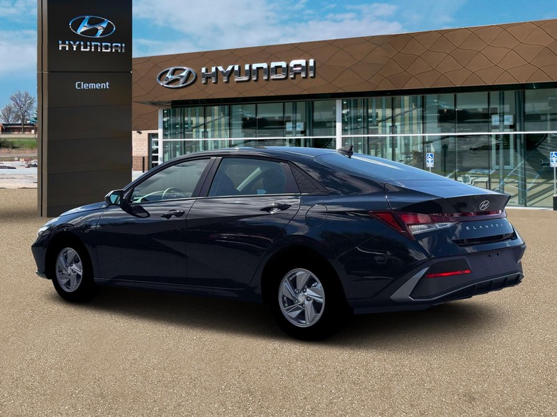 Hyundai Elantra Vehicle Full-screen Gallery Image 4