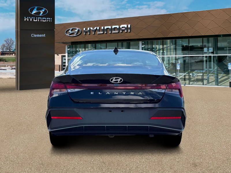 Hyundai Elantra Vehicle Full-screen Gallery Image 6