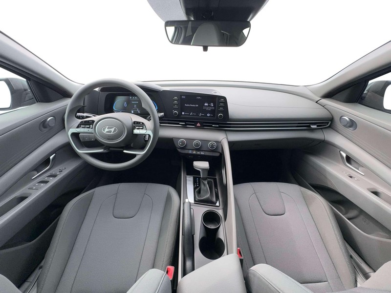 Hyundai Elantra Vehicle Full-screen Gallery Image 13