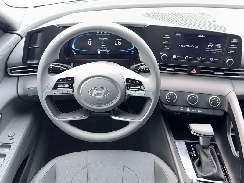 Hyundai Elantra Vehicle Full-screen Gallery Image 17