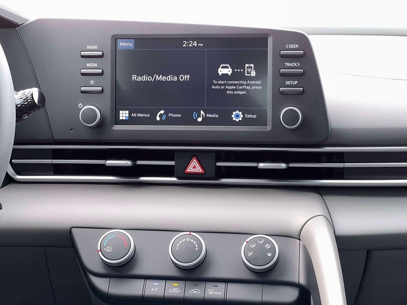 Hyundai Elantra Vehicle Full-screen Gallery Image 19