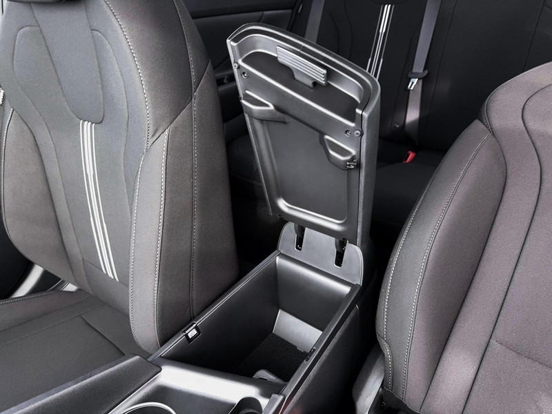 Hyundai Elantra Vehicle Full-screen Gallery Image 18
