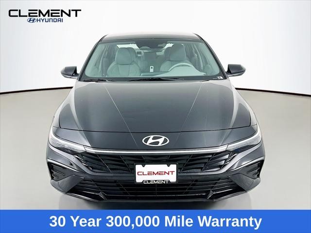 Hyundai Elantra Vehicle Full-screen Gallery Image 2