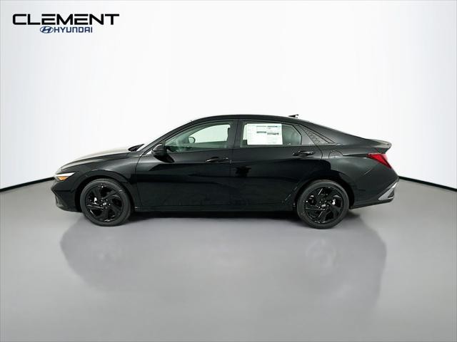 Hyundai Elantra Vehicle Full-screen Gallery Image 4