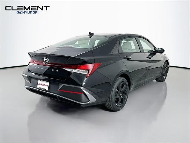 Hyundai Elantra Vehicle Full-screen Gallery Image 6