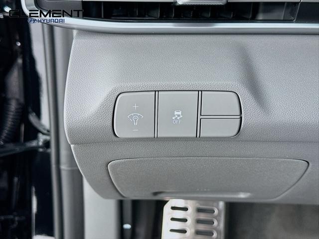 Hyundai Elantra Vehicle Full-screen Gallery Image 12