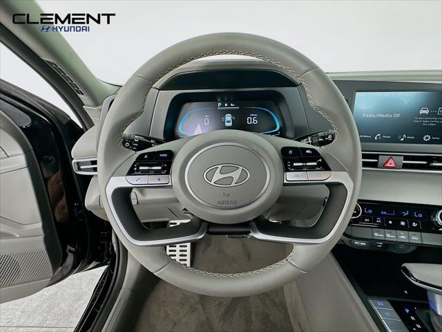 Hyundai Elantra Vehicle Full-screen Gallery Image 13