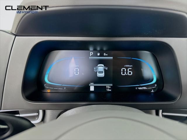 Hyundai Elantra Vehicle Full-screen Gallery Image 16