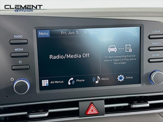 Hyundai Elantra Vehicle Full-screen Gallery Image 17