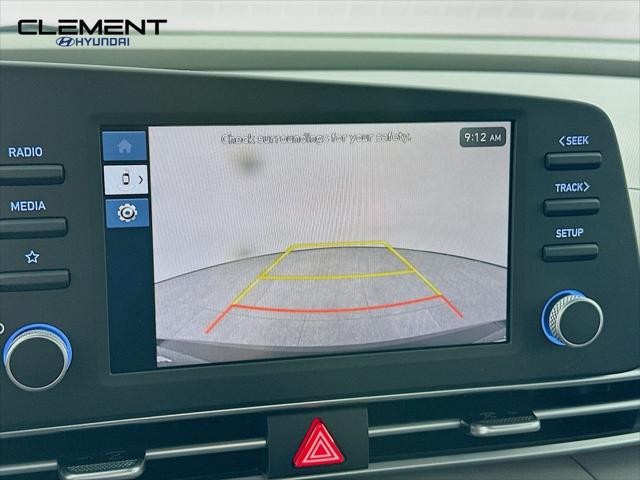 Hyundai Elantra Vehicle Full-screen Gallery Image 18