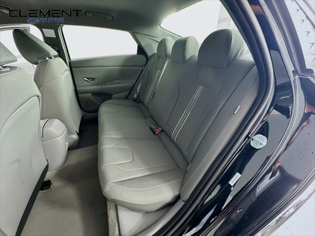 Hyundai Elantra Vehicle Full-screen Gallery Image 26