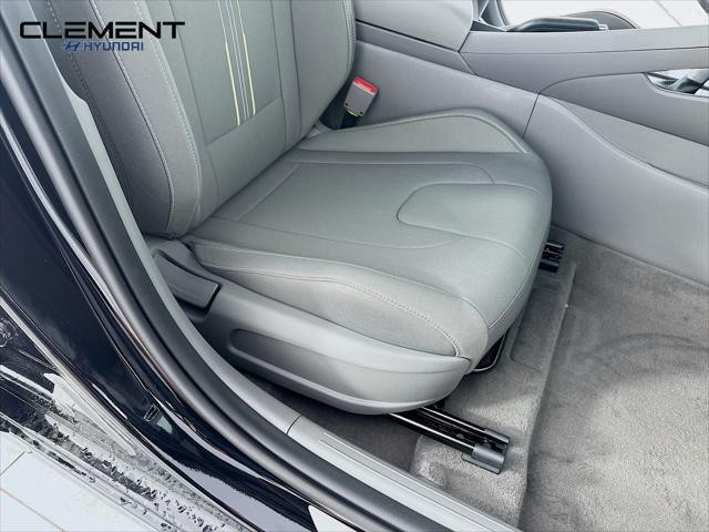Hyundai Elantra Vehicle Full-screen Gallery Image 27