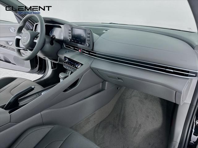 Hyundai Elantra Vehicle Full-screen Gallery Image 28