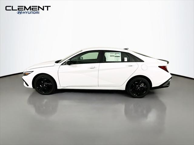 Hyundai Elantra Vehicle Full-screen Gallery Image 4