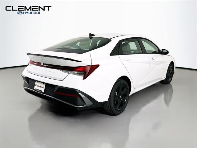 Hyundai Elantra Vehicle Full-screen Gallery Image 6