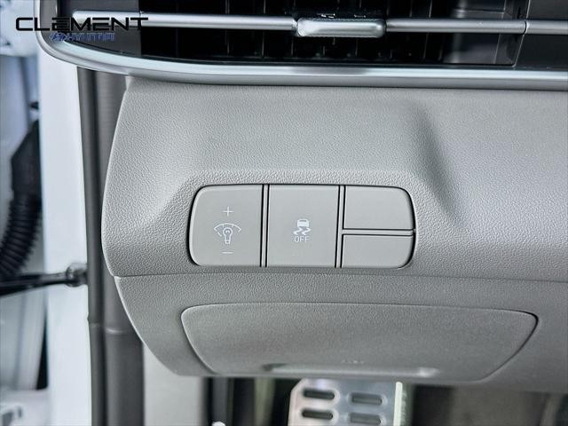 Hyundai Elantra Vehicle Full-screen Gallery Image 12