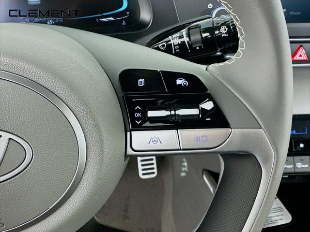 Hyundai Elantra Vehicle Full-screen Gallery Image 15