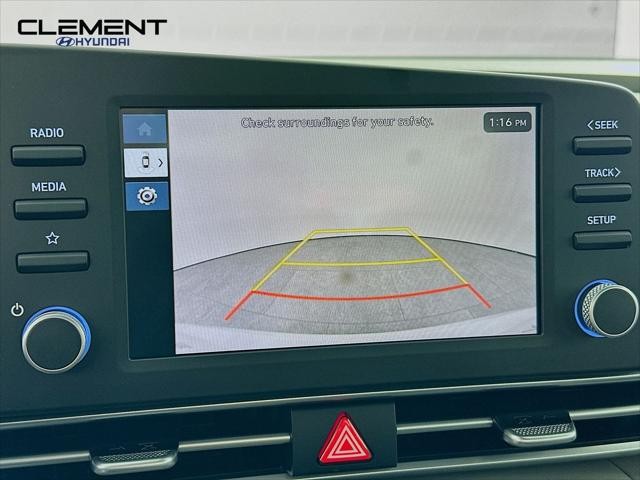 Hyundai Elantra Vehicle Full-screen Gallery Image 18