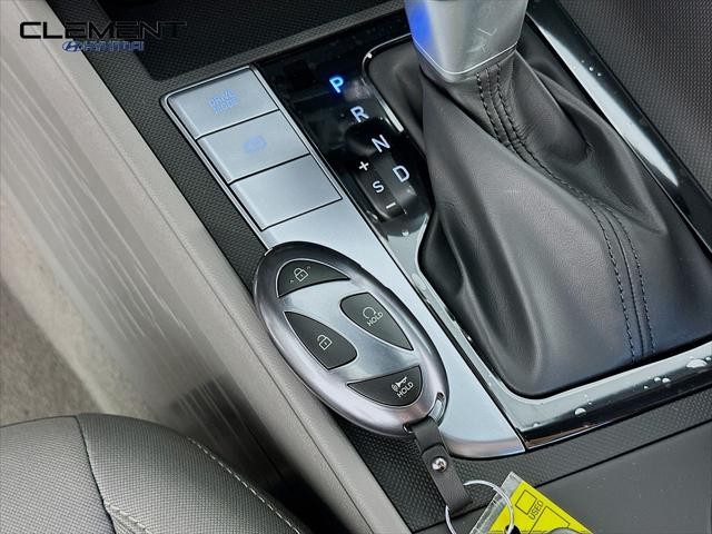 Hyundai Elantra Vehicle Full-screen Gallery Image 20