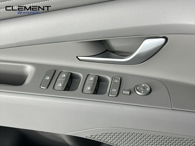 Hyundai Elantra Vehicle Full-screen Gallery Image 21
