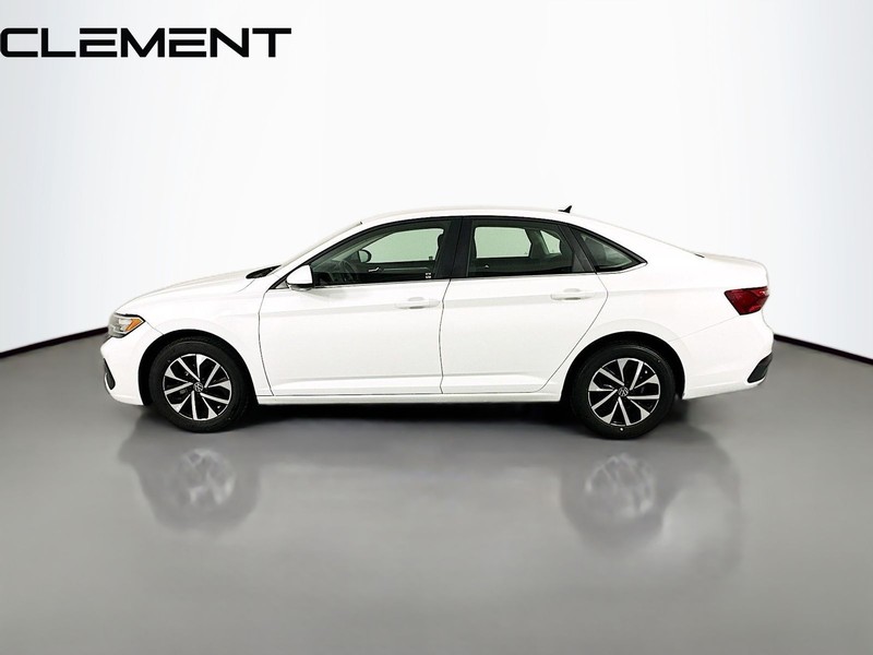 Volkswagen Jetta Vehicle Full-screen Gallery Image 6
