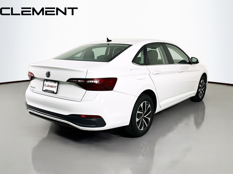 Volkswagen Jetta Vehicle Full-screen Gallery Image 7
