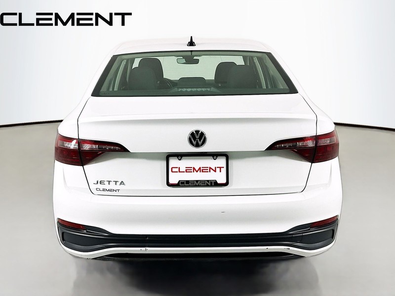 Volkswagen Jetta Vehicle Full-screen Gallery Image 8