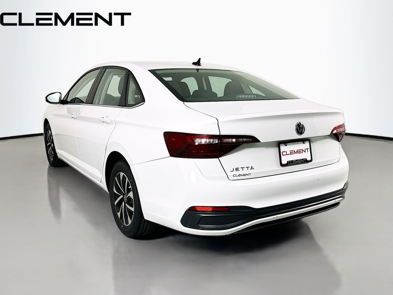 Volkswagen Jetta Vehicle Full-screen Gallery Image 10