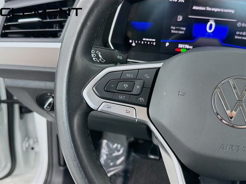 Volkswagen Jetta Vehicle Full-screen Gallery Image 15