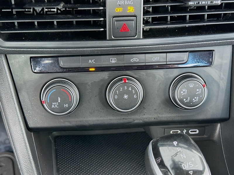 Volkswagen Jetta Vehicle Full-screen Gallery Image 22