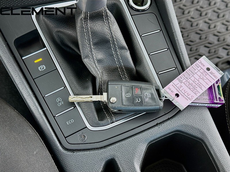 Volkswagen Jetta Vehicle Full-screen Gallery Image 23