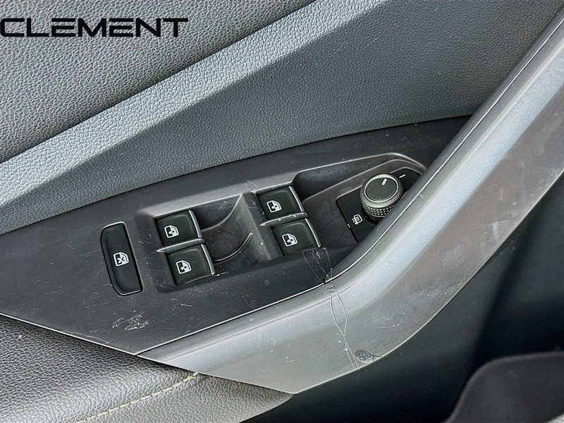 Volkswagen Jetta Vehicle Full-screen Gallery Image 24