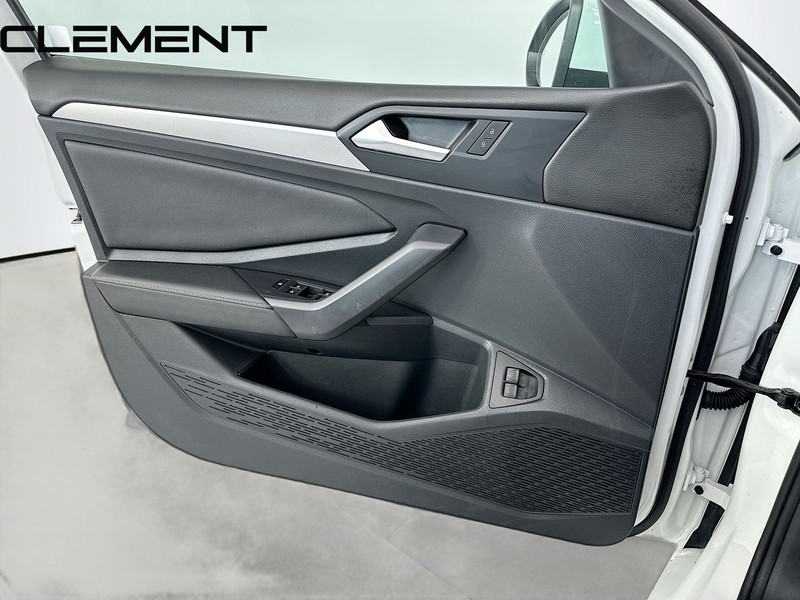 Volkswagen Jetta Vehicle Full-screen Gallery Image 25