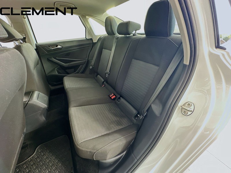 Volkswagen Jetta Vehicle Full-screen Gallery Image 30