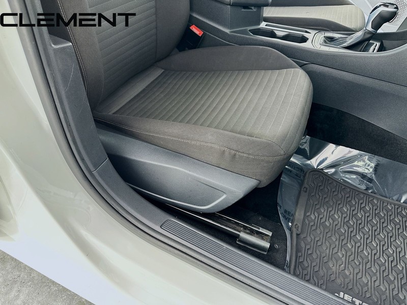 Volkswagen Jetta Vehicle Full-screen Gallery Image 32