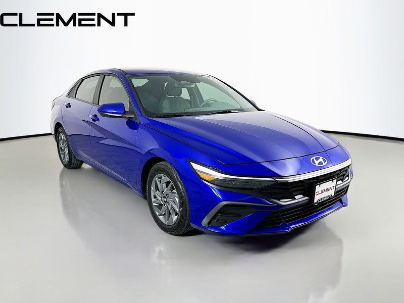 Hyundai Elantra Vehicle Full-screen Gallery Image 5