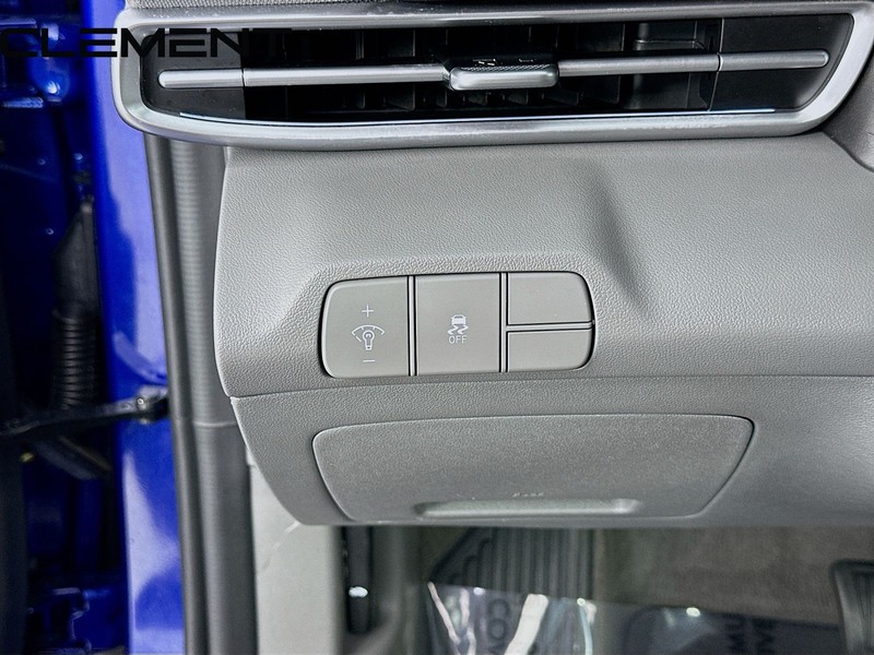 Hyundai Elantra Vehicle Full-screen Gallery Image 13